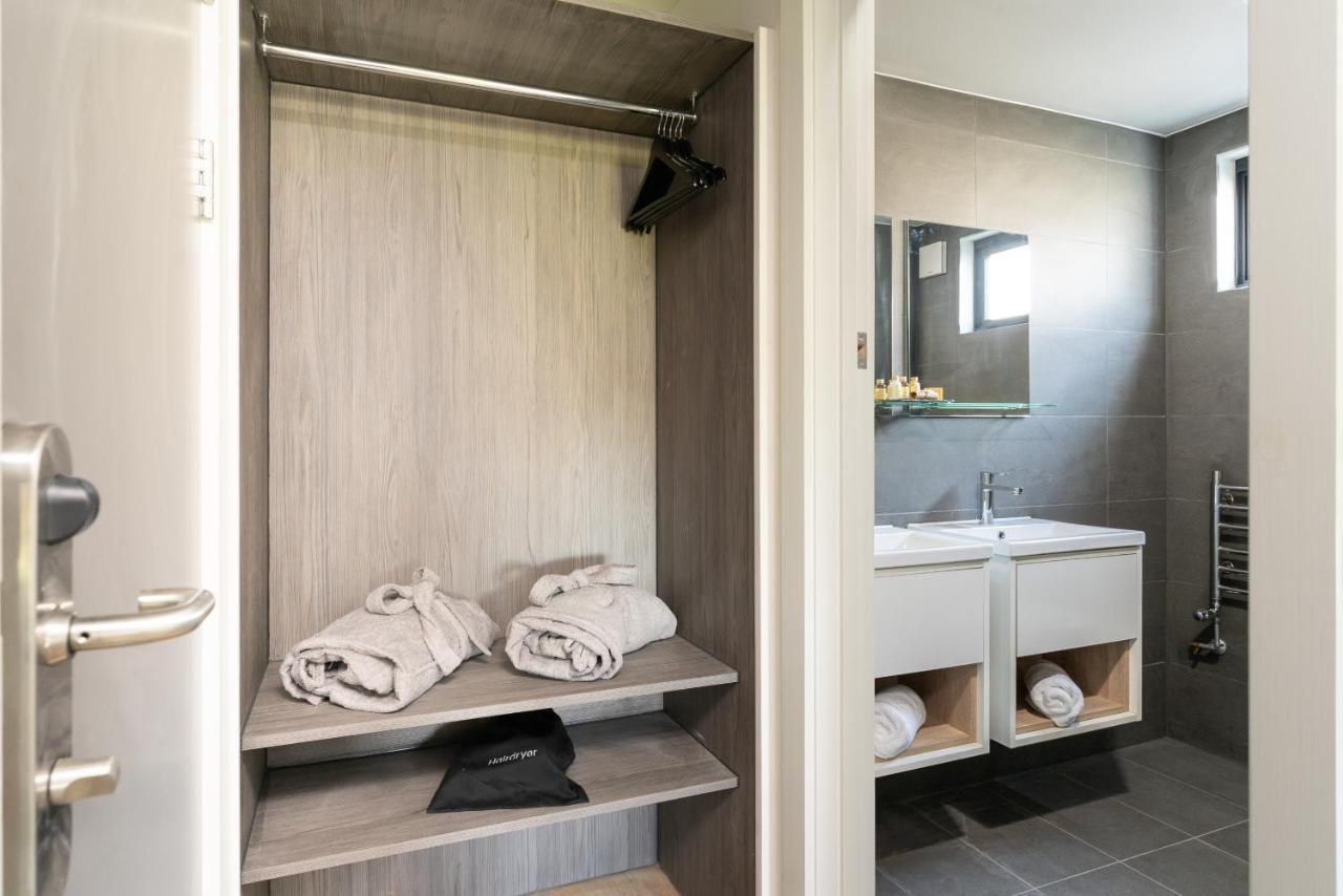 The Roost On Rock Road Hotel บาร์รี ภายนอก รูปภาพ